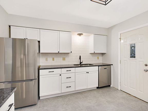 2nd image of 333 14th Ave S #333