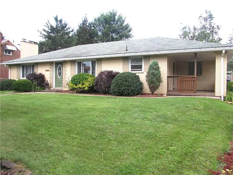 215 Park St photo 1