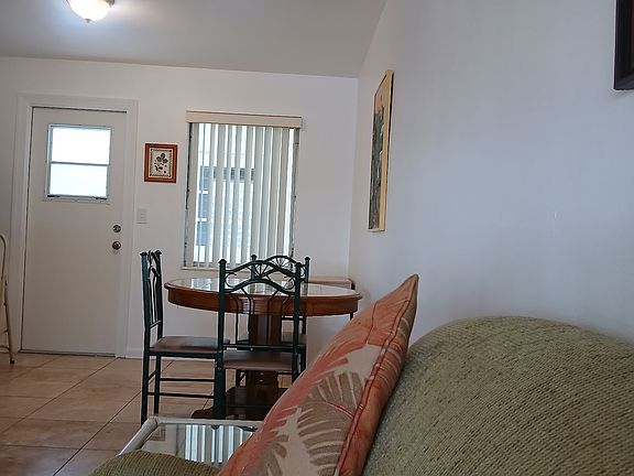 4th image of 4020 SE 11th Pl