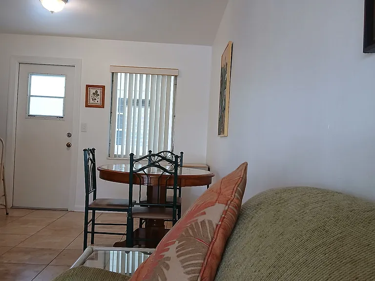 4020 SE 11th Pl — Photo 4