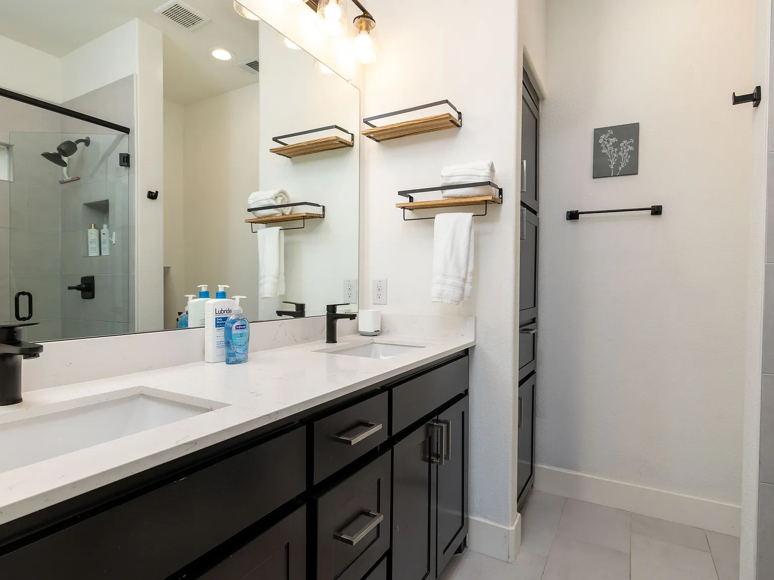 3 bed, 1296 sqft, $4,500 — Photo 3