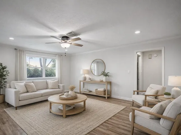 2411 Orange St, Waller, TX 77484