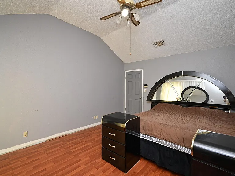 13102 Richmond Ave — Photo 22