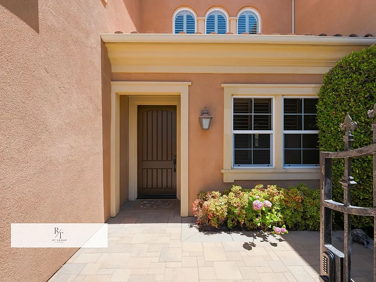 540 N Bardsdale Pl — Photo 2