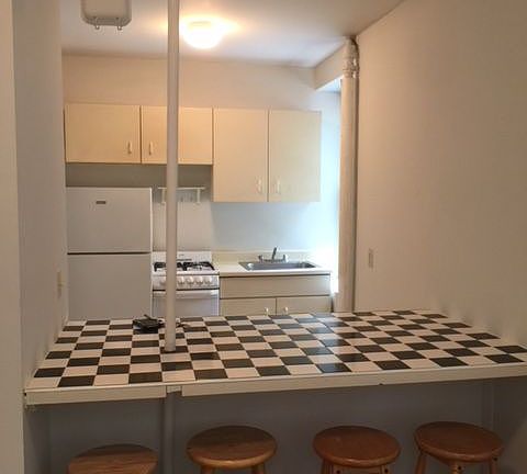 4th image of 210 Thompson St APT 2DN
