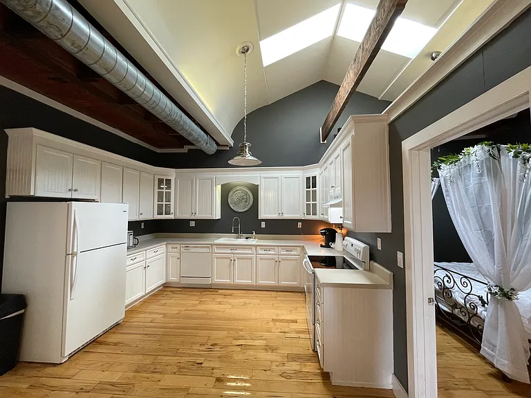 103 Court Sq #4 — Photo 8