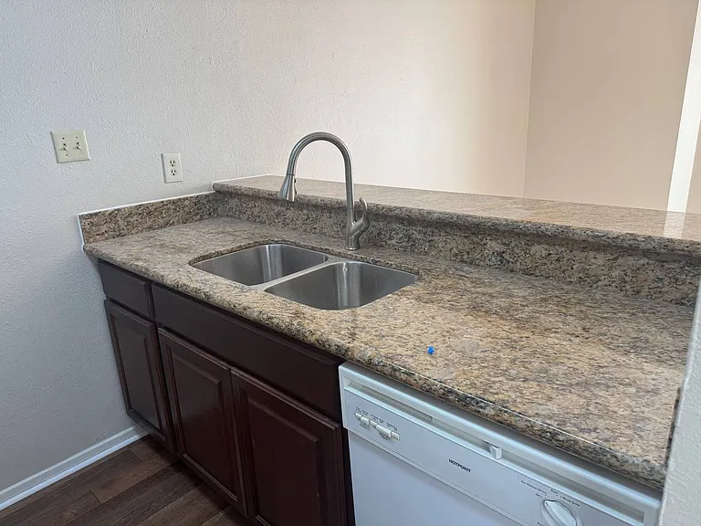 7092 N Holiday Dr — Photo 6