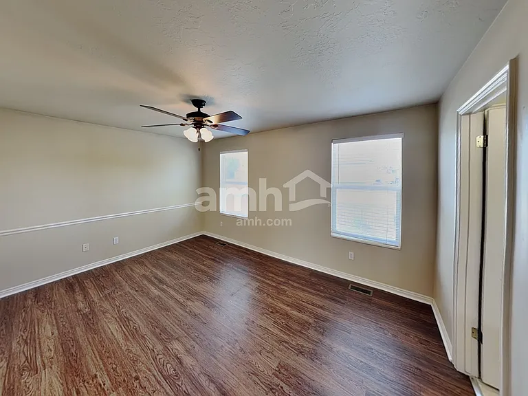 360 W 1900 S — Photo 9