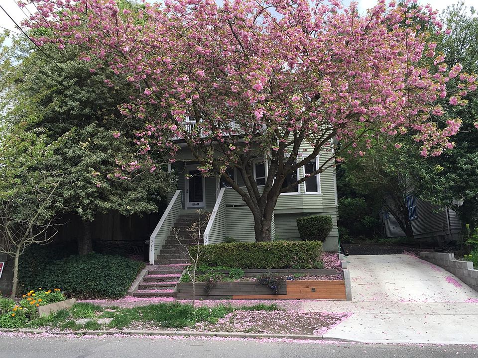 1st image of 526 11th Ave E
