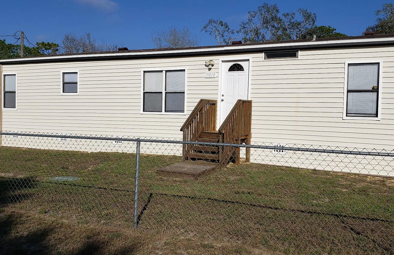 17010 Meridian Blvd — Photo 1