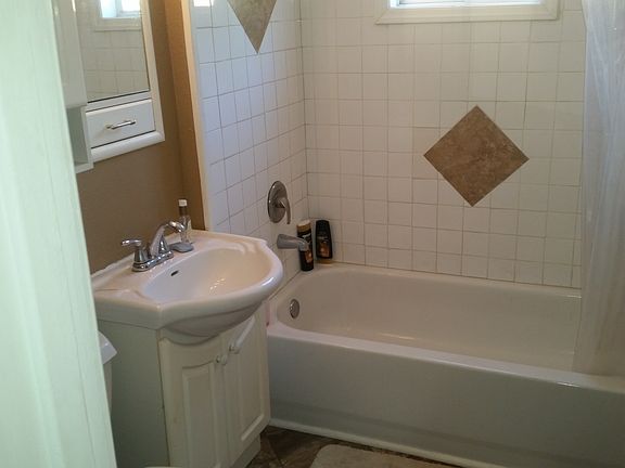 3rd image of 814 27th St