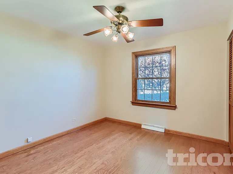1441 Maple Ln — Photo 2