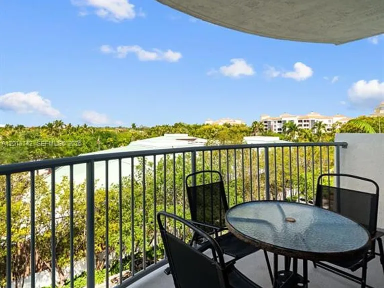 210 Sea View Dr #501 — Photo 6