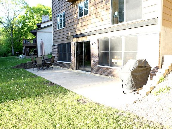 5th image of 3973 Woodridge Ct