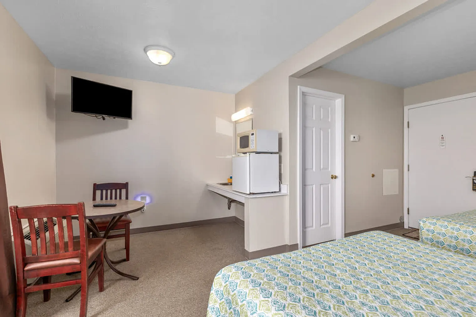 Studio, 1.0 bath, $1,277 — Photo 4