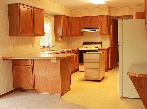 2nd image of 1149 SE Edgemont Pl
