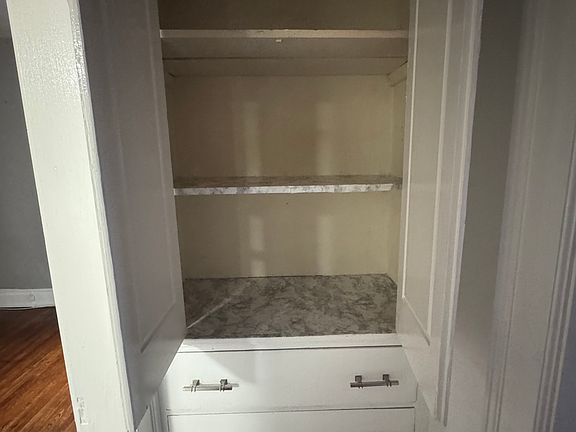 4th image of 205 Riley St