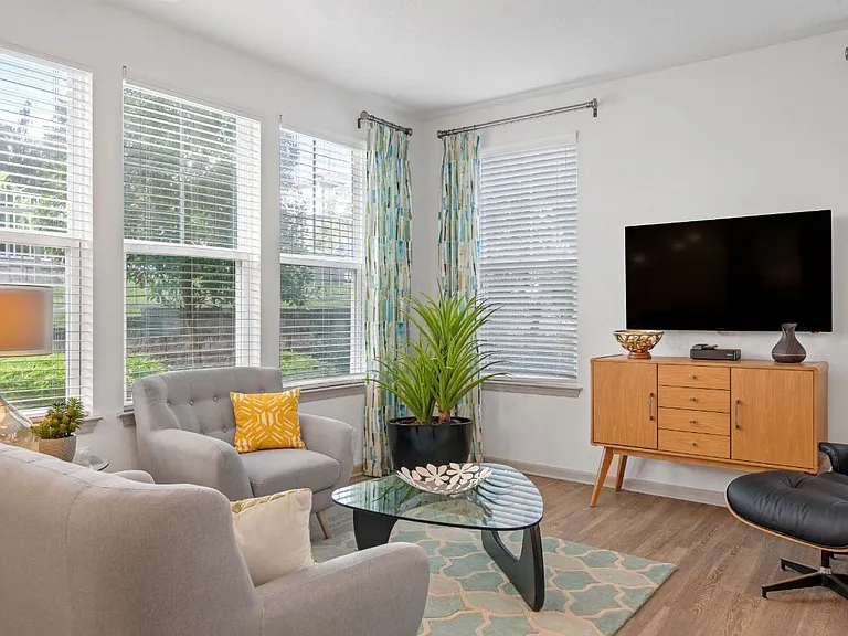 Park Avenue Apartments — Photo 44