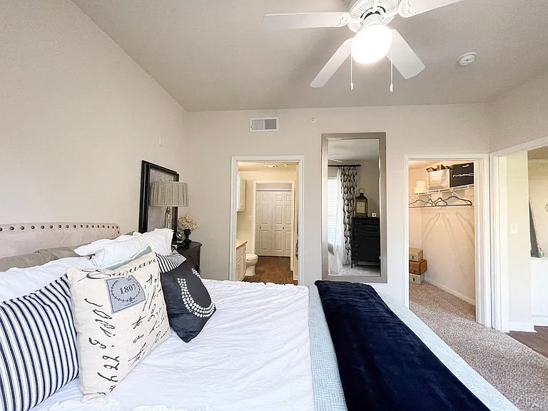 Cypress Lake at Stonebriar Apartments — Photo 12