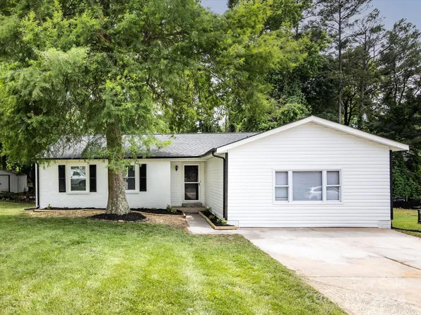 1212 Farmfield Ln, Charlotte, NC 28213