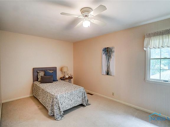 3rd image of 3249 Gleneagle Dr