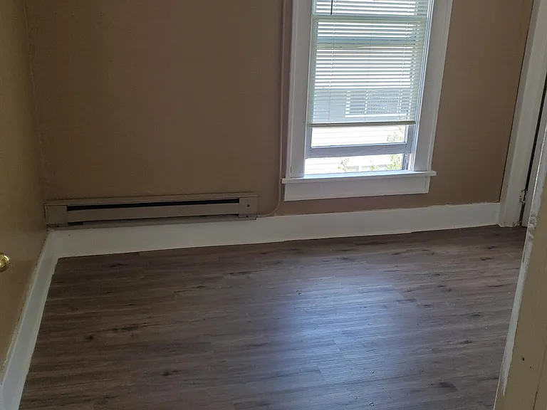 4-150 Sweetwater St #4 — Photo 2