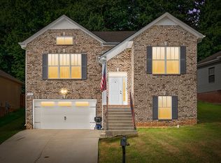 627 Hidden Valley Dr, Clarksville, TN 37040