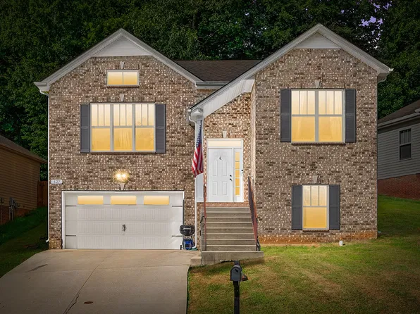 627 Hidden Valley Dr, Clarksville, TN 37040