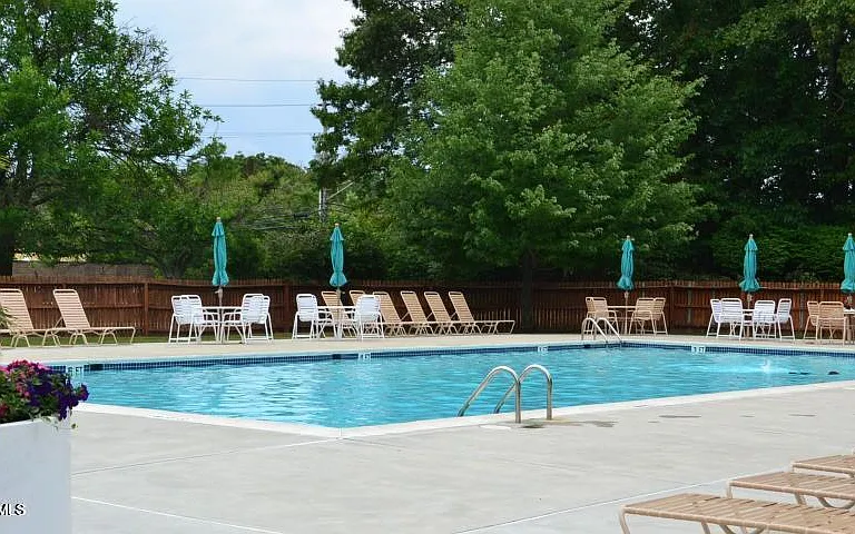 80 Bradford Ct — Photo 8