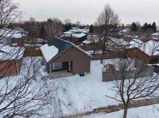 2 Pipers Green Ct #4, Kitchener, ON N2E 3C6