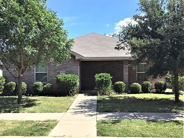 1st image of 1934 Cross Oaks Dr