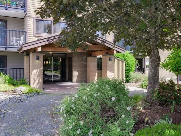 1870 McKenzie Ave #320, Saanich, BC V8N 4X3