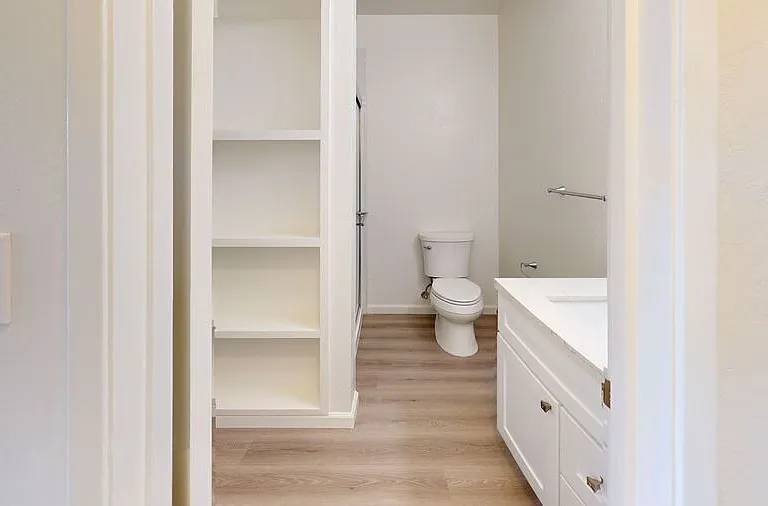 410 Evelyn Ave — Photo 8