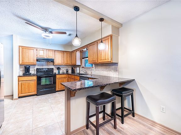 4th image of 1006 N Dove Dr