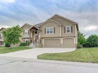 9021 SW 10th St, Blue Springs, MO 64015