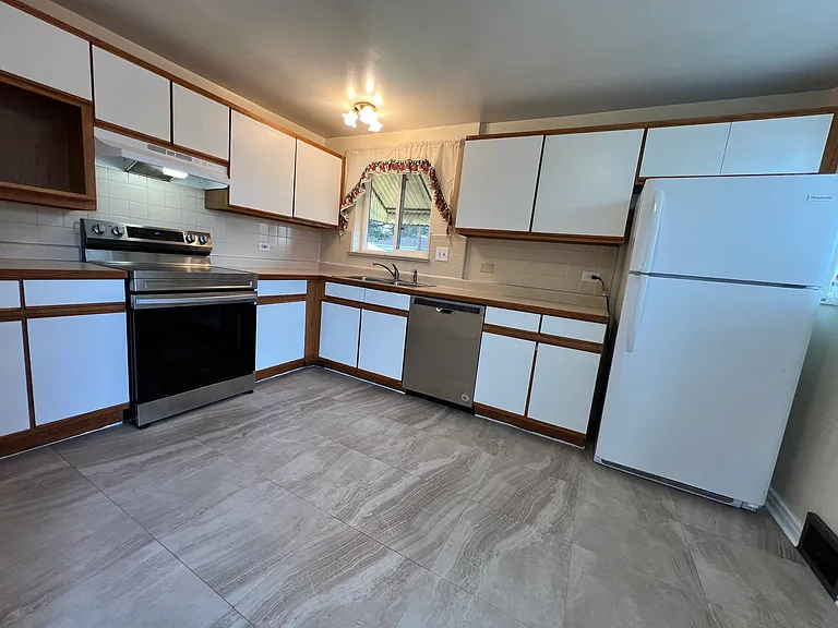 1328 S Beach Ct — Photo 10