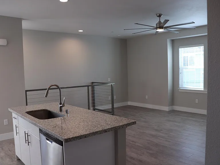 1306 Roycroft Ln #B — Photo 3
