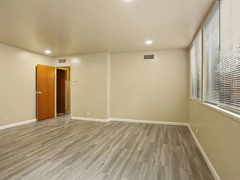 248 W Knoles Way — Photo 12