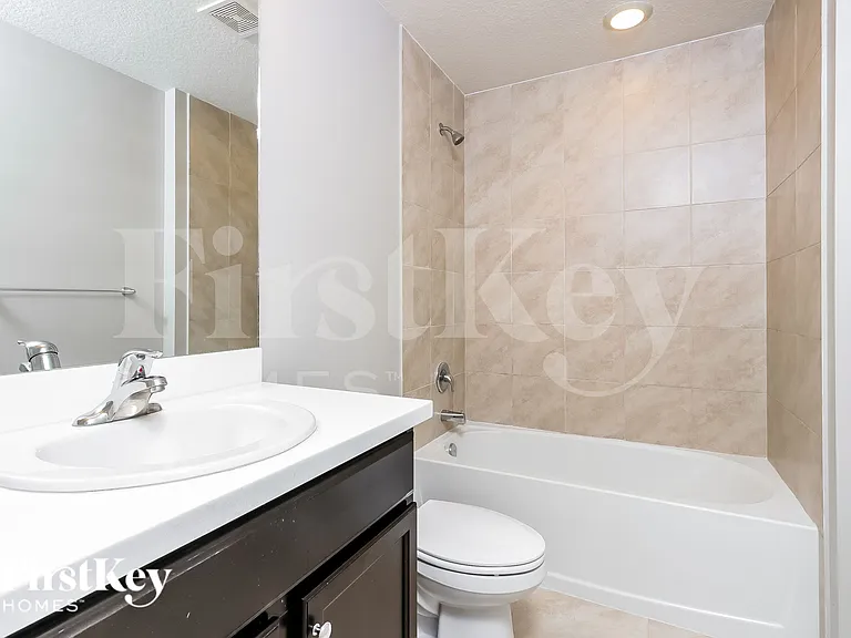 511 SW Nadell Ave — Photo 16