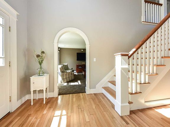 2nd image of 174 Suydam Ln