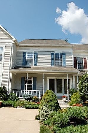 TOWNHOME WITH FRONT PORCH
