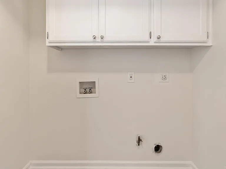 304 SE 2nd St — Photo 13