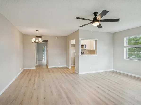 244 Camden J, West Palm Beach, FL 33417