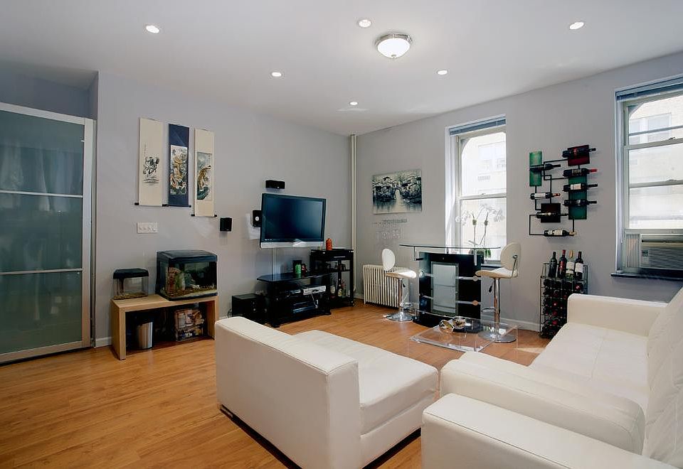2nd image of 57 W 58th St APT 10F