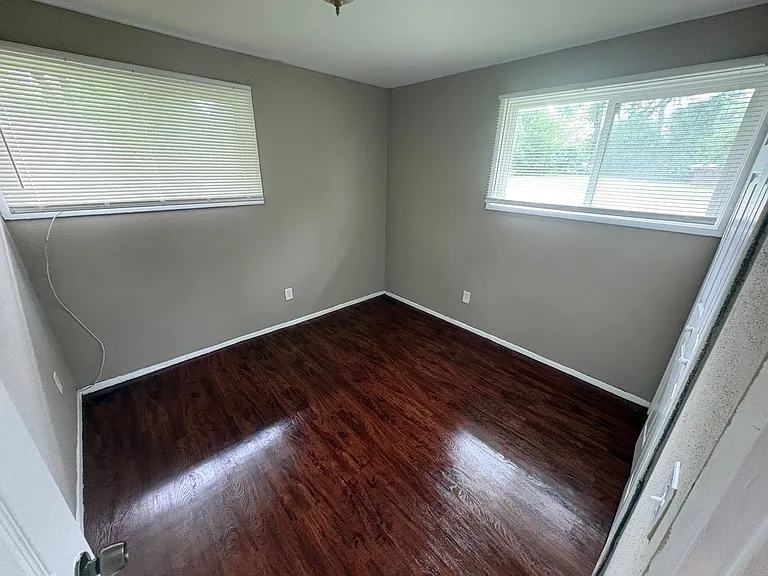 8513 Midwood Ave — Photo 7