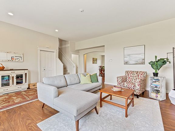 5th image of 4736 McLauchlin Pl