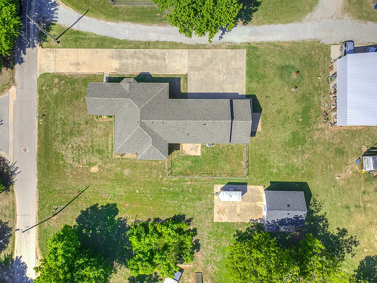 20961 Holden St — Photo 13
