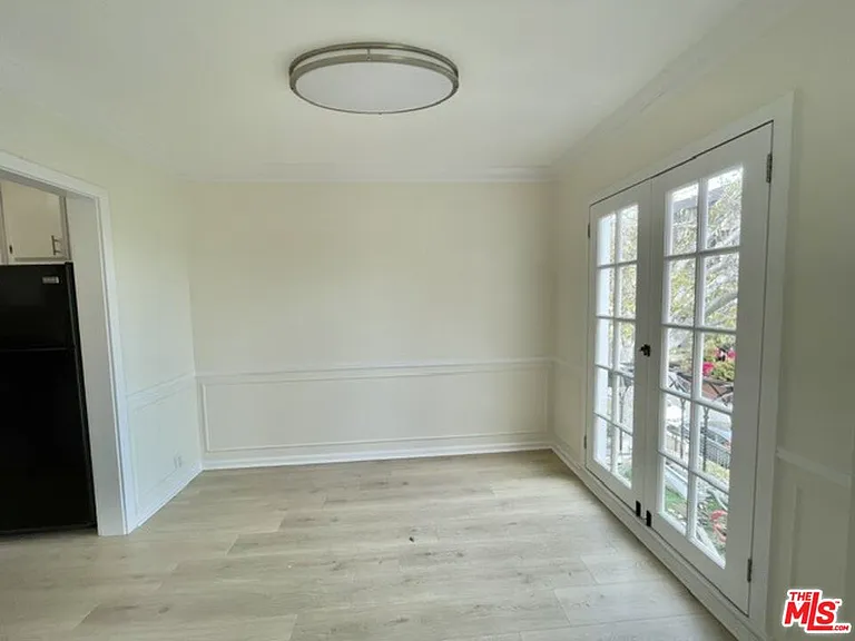 1600 N Martel Ave #B — Photo 5