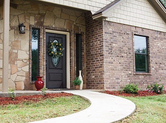 2nd image of 216 White Oak Ln
