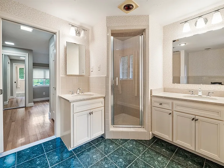 131 Montvale Rd — Photo 16